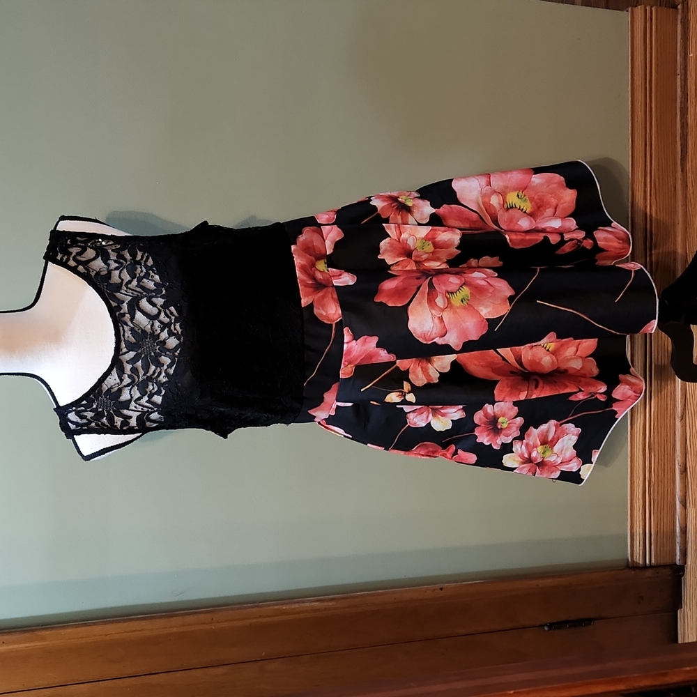 HP! 🌺Lace flower dress🌺 - Picture 3 of 8